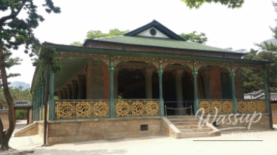 Detail shot illustrating Seoul’s layered historical spaces