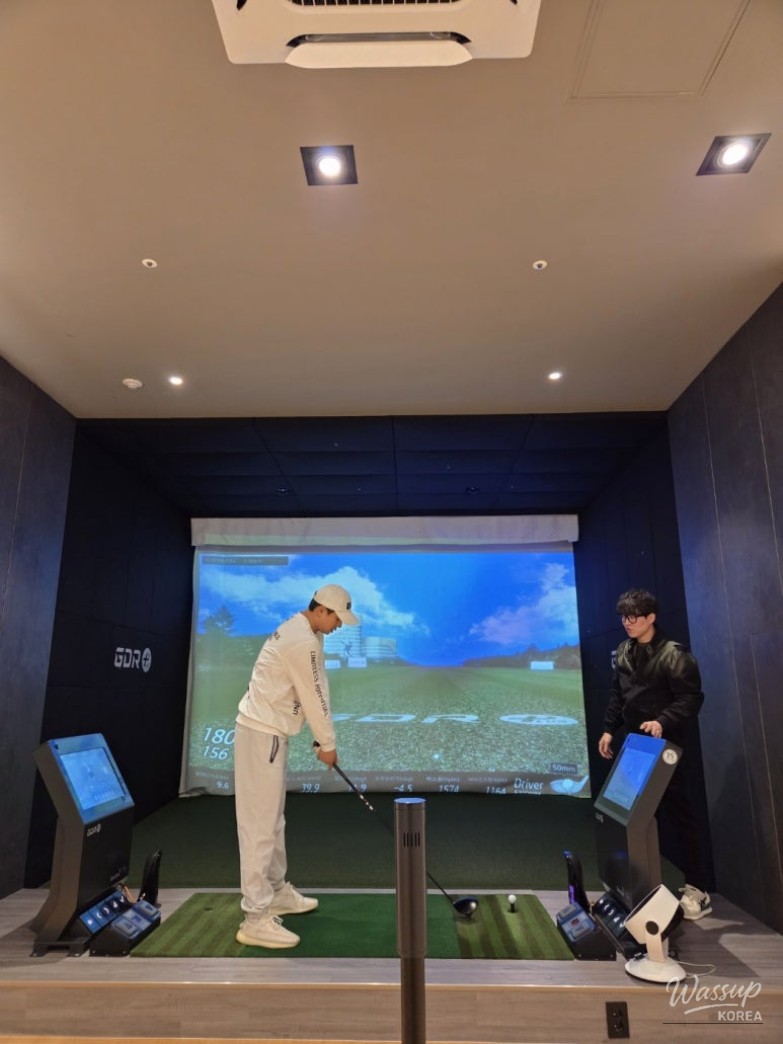 Golf practice moment captured during Ryu Ji-gwang’s visit