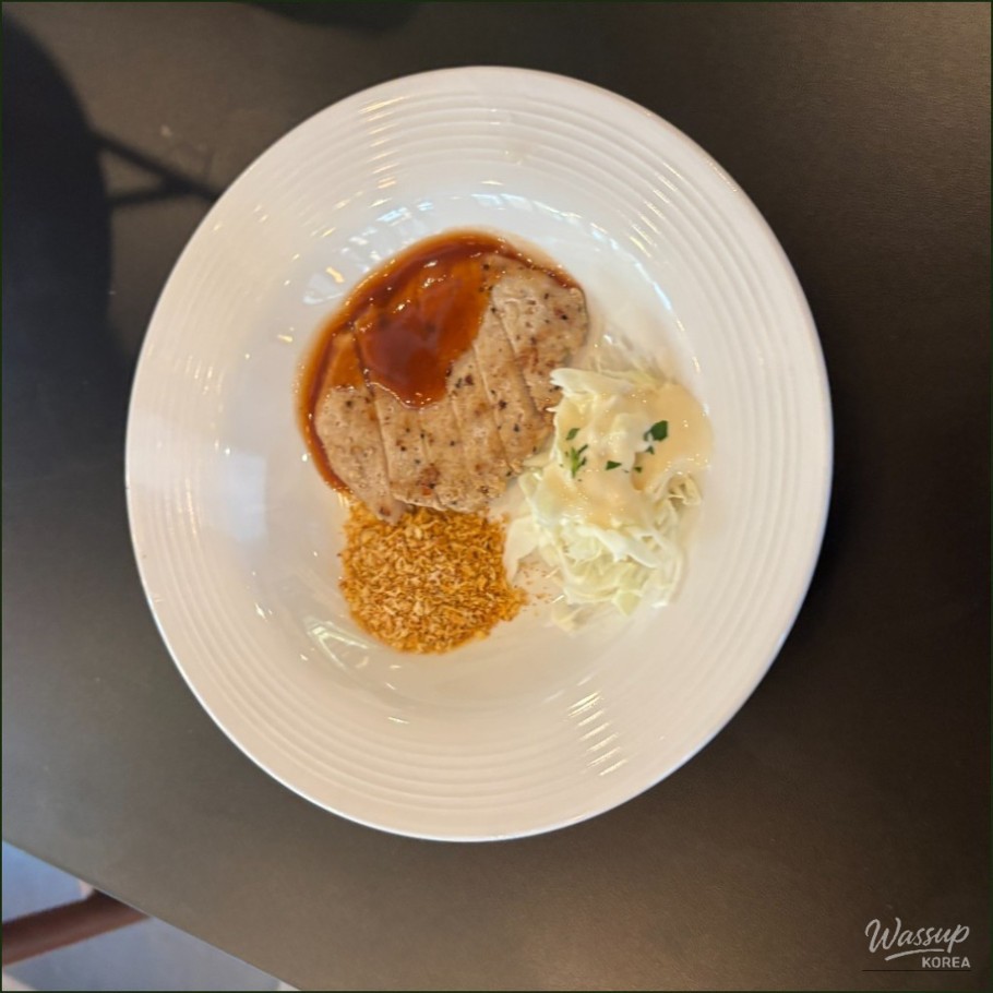 Warm interior ambiance of Bistro In Time with soft lighting and elegant decor