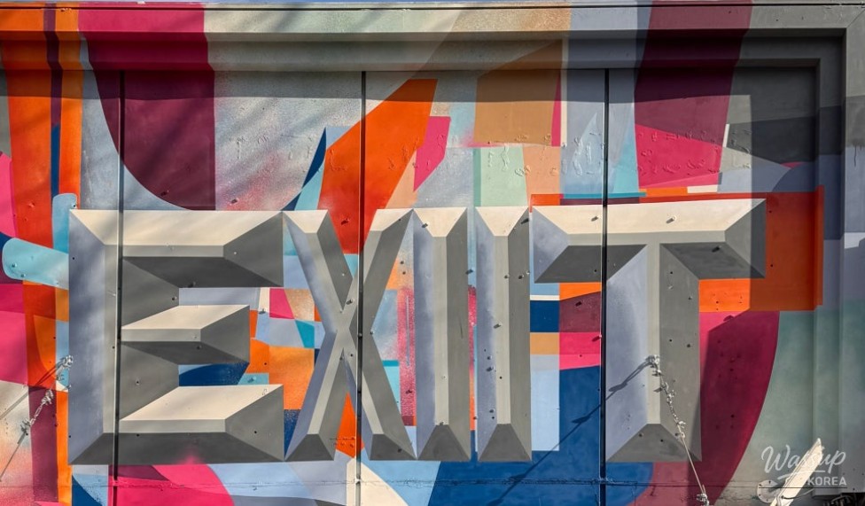 Handwritten menu board highlighting einspänner at Exit Cafe