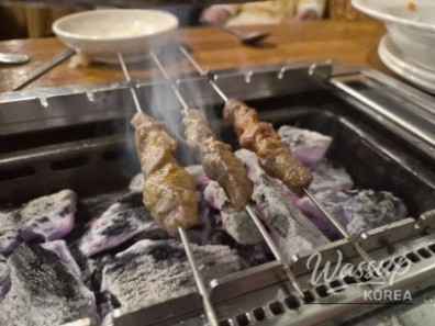 Dining atmosphere inside Youngja Lamb Skewers in Sinnonhyeon