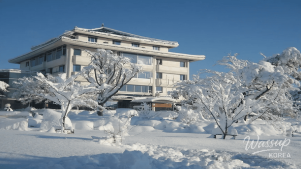 Outdoor hot spring experience at Cheoksan Hot Springs near Seoraksan in winter