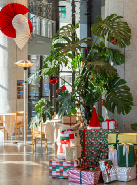 Folk painting glow playground and Christmas performances in Namwon