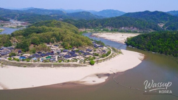 Wide silver sandy shore along the Naeseongcheon River near Museom Village