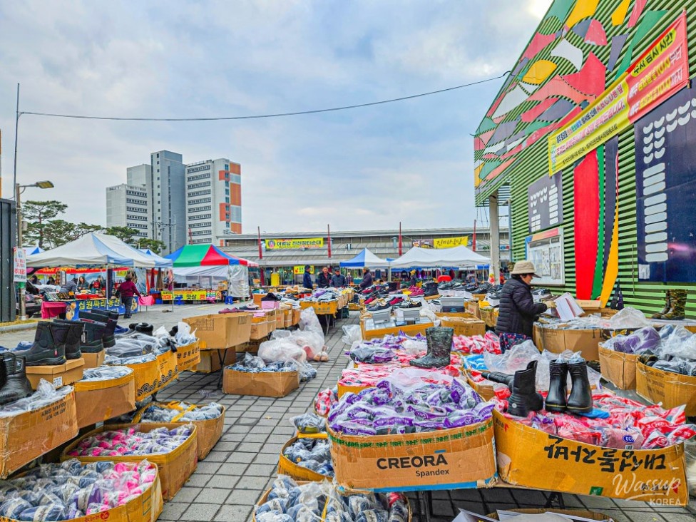 Lively crowd and diverse stalls at Saenggeo Jincheon Traditional Market