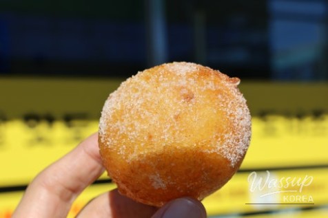 Freshly fried snacks cooling before serving