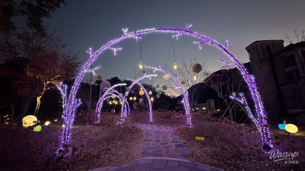 Night view of Aehanjeong Pavilion overlooking Goesan with surrounding lights