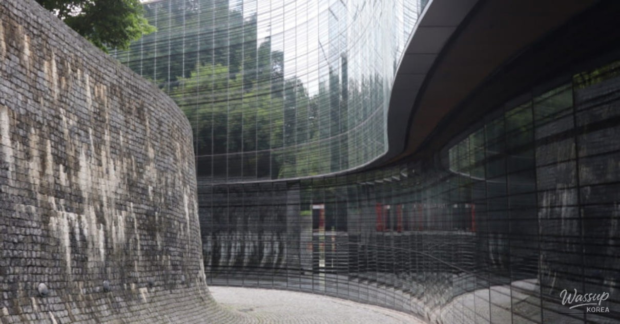 Exterior view of Nam June Paik Art Center with unique glass architecture