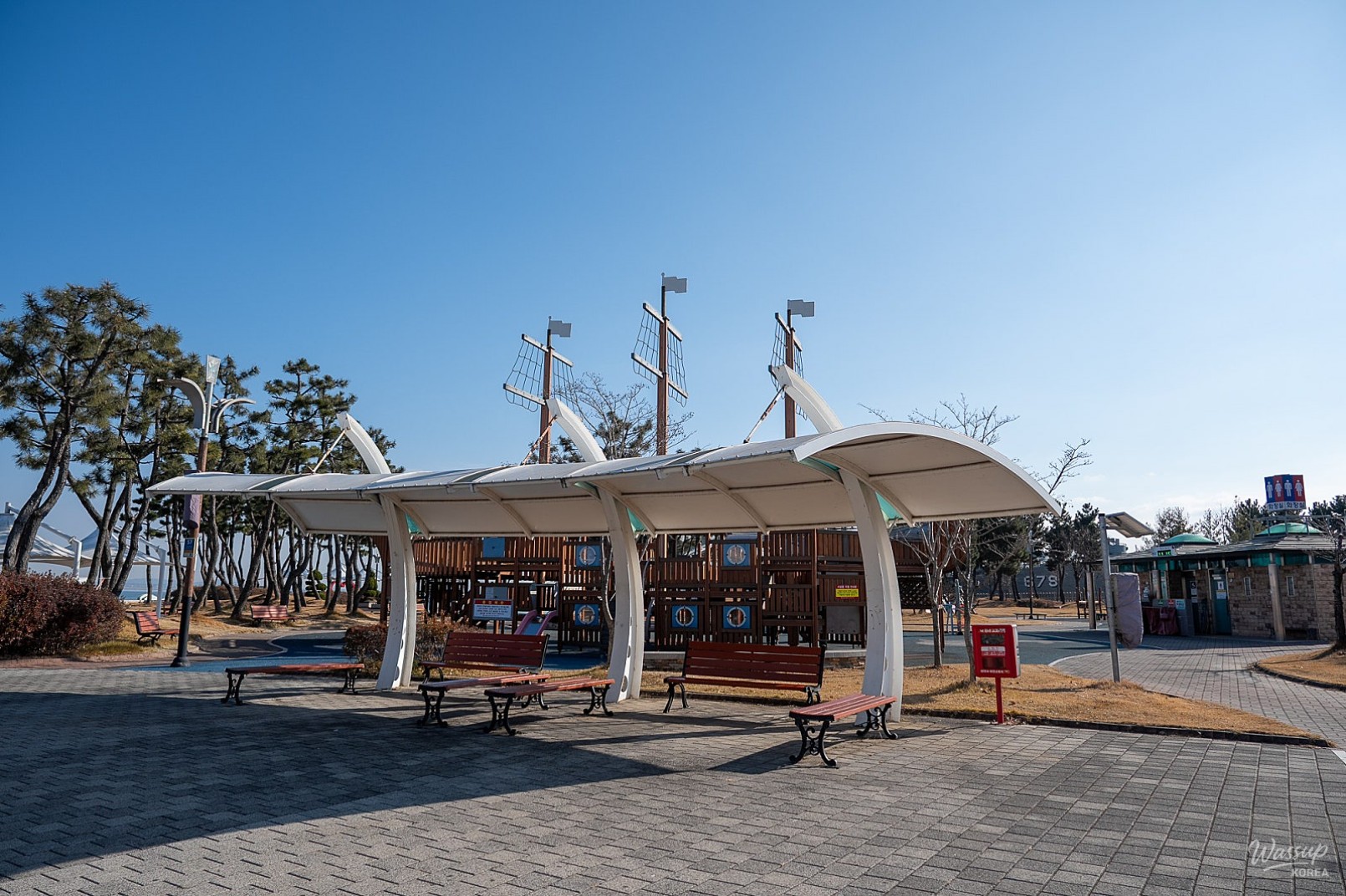 Various sculptures and recreational facilities at the marine-themed Sapgyoho Sea Park