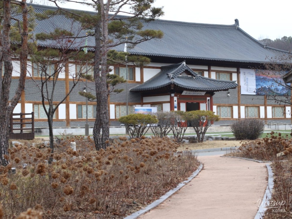 A collection of award winning photographs showcasing the mystery of Korean national parks