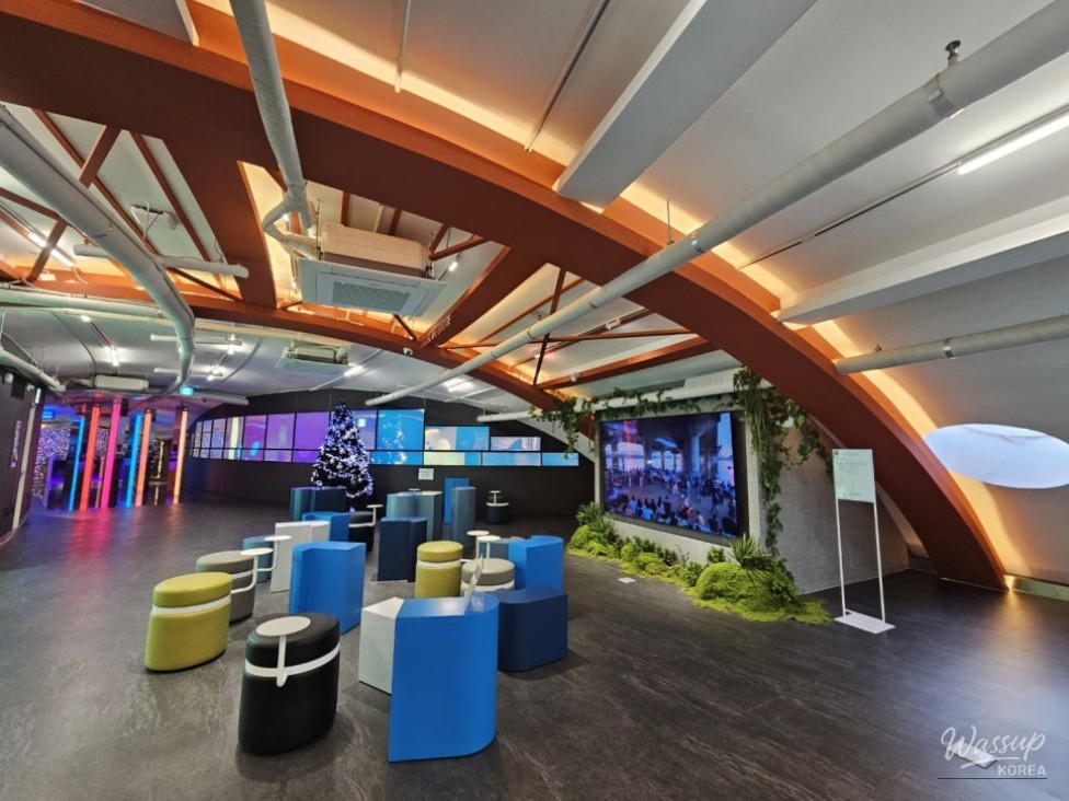 Comfortable seating areas with a view of the river