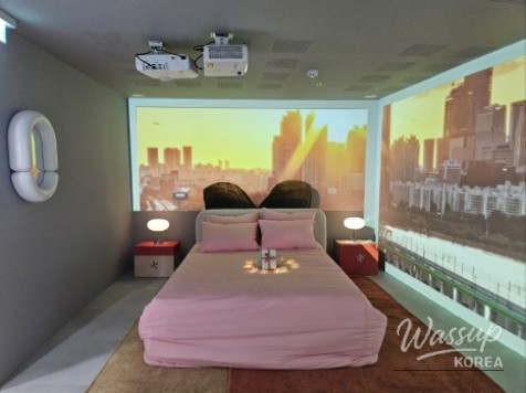 People enjoying the virtual reality gondola experience