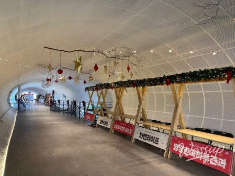 Bright and modern interior design of the Hangang Play plus Place