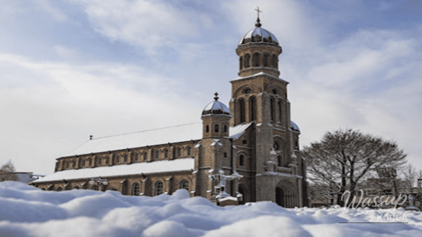 Yeonhwajeong Library pavilion sitting peacefully on the frozen lake of Deokjin Park