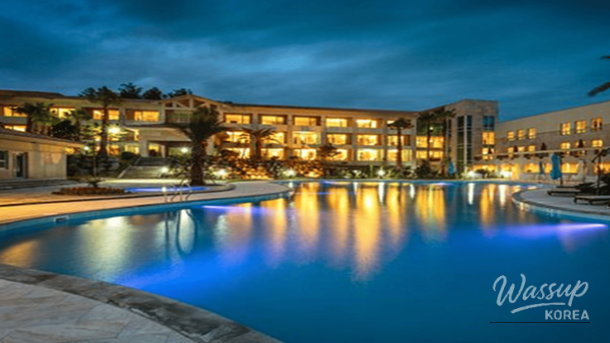 An infinity heated pool overlooking the vast winter sea at Geoje Hotel Sang Sang