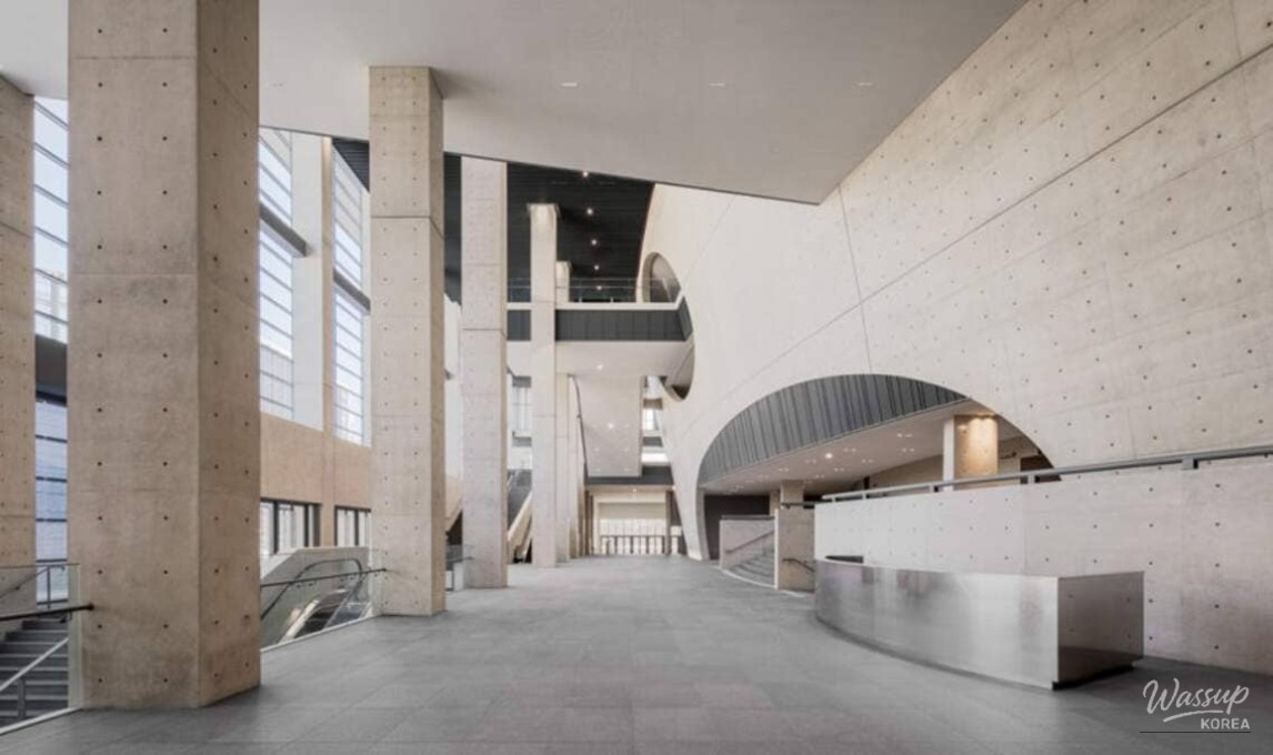Floor-to-ceiling glass windows offering a panoramic view of the Seoul Botanical Garden