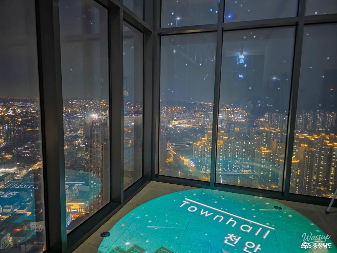 Informational signage for the Hillstate Cheonan building landmark