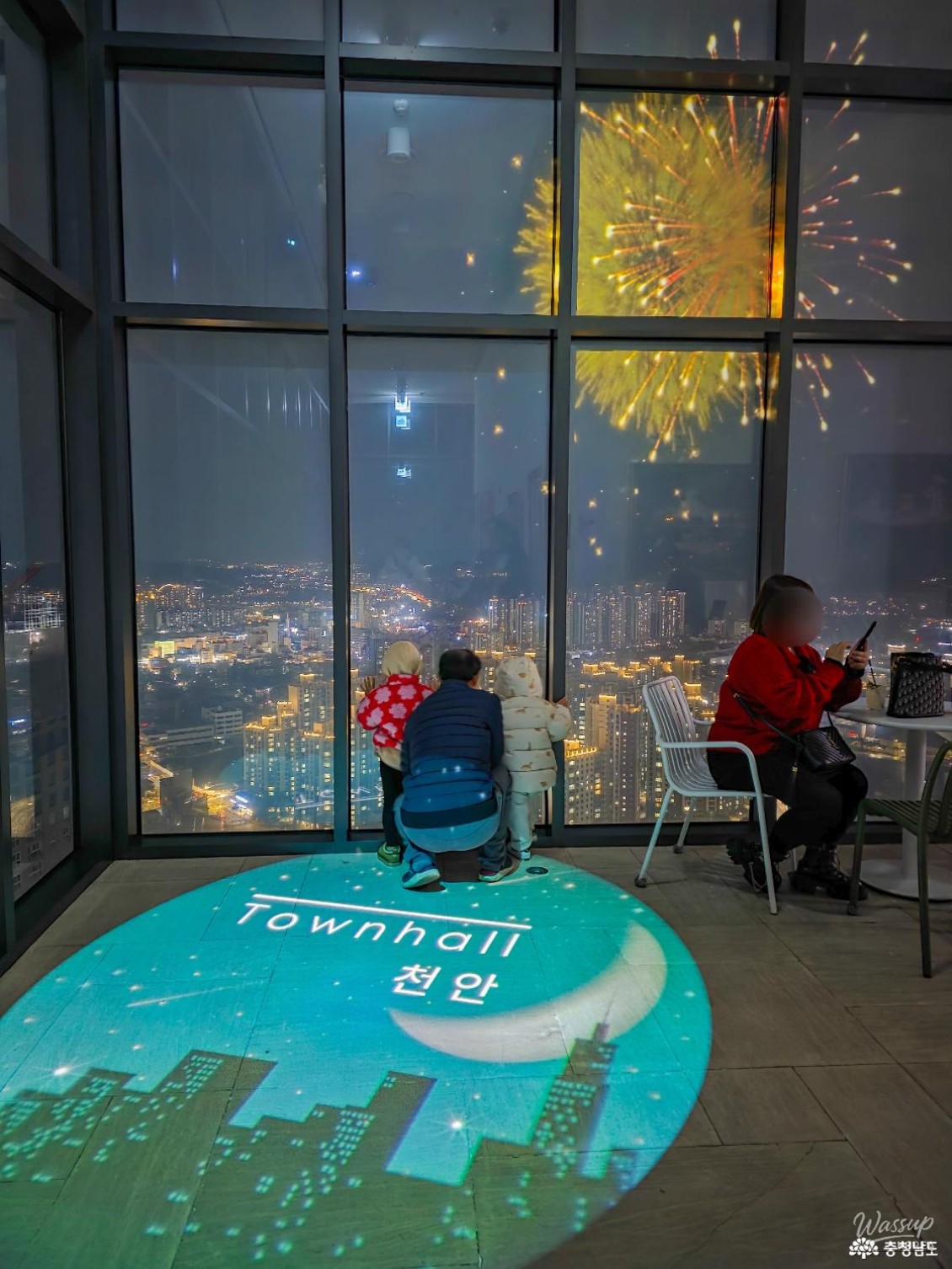 Window-side bar stools for solo travelers to enjoy the view