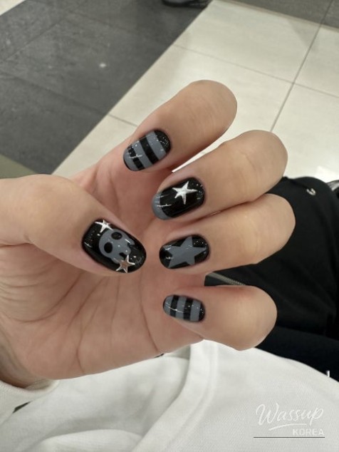 Sparkling black reflective gel nails that shine brilliantly under camera flash