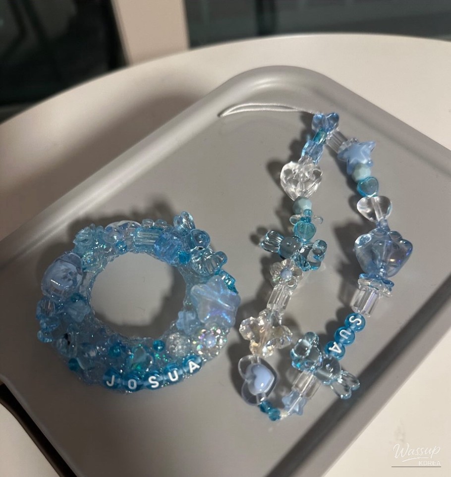 Vibrant red tomato kitty 3D gel detail