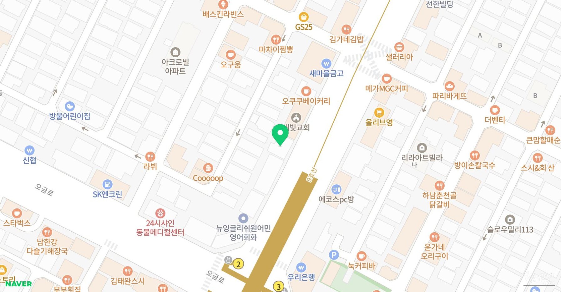 Aerial view of the full table setting at Geumgamyeonjaengi