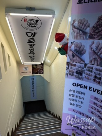 The clean and modern interior seating area of the Maru Patbingsu Anyang branch