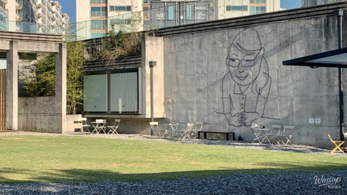 The roofless outdoor exhibition space allowing natural light to hit the raw concrete maze