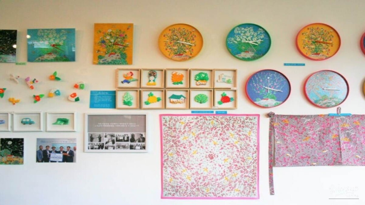 Detailed view of the museum's white exterior and the surrounding garden path