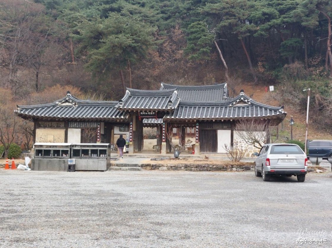 Traditional stone carvings at Sinwon Temple