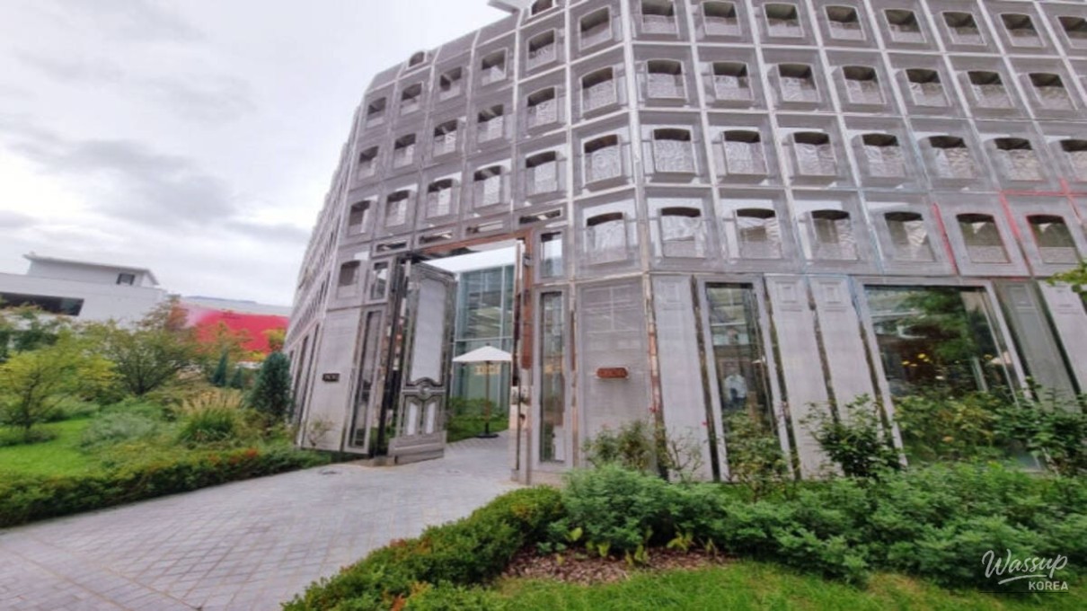 Dior Seongsu glowing like a giant lantern during a winter evening in Seoul