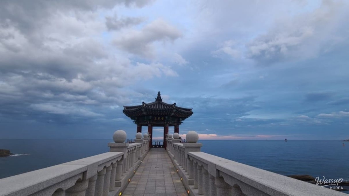 Panoramic winter view of Yeonggeumjeong Pavilion overlooking the East Sea in Sokcho