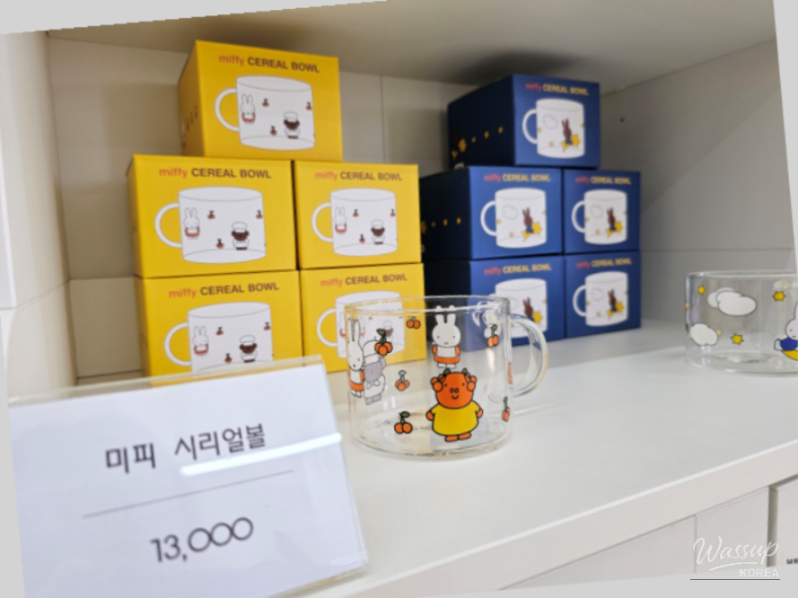 Evening atmosphere and lighting at Mipicafe