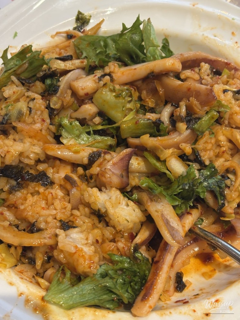 Jogabi menu board showing lunch options and prices