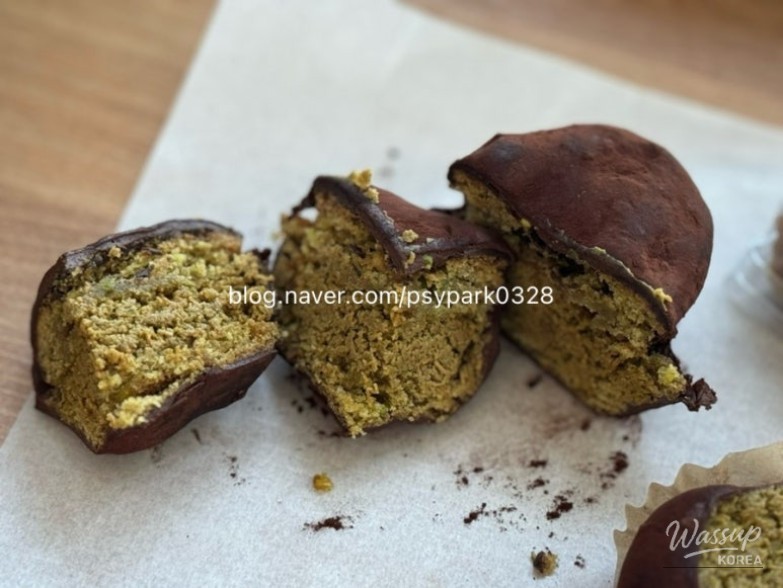 Close-up of the pistachio pudding cake