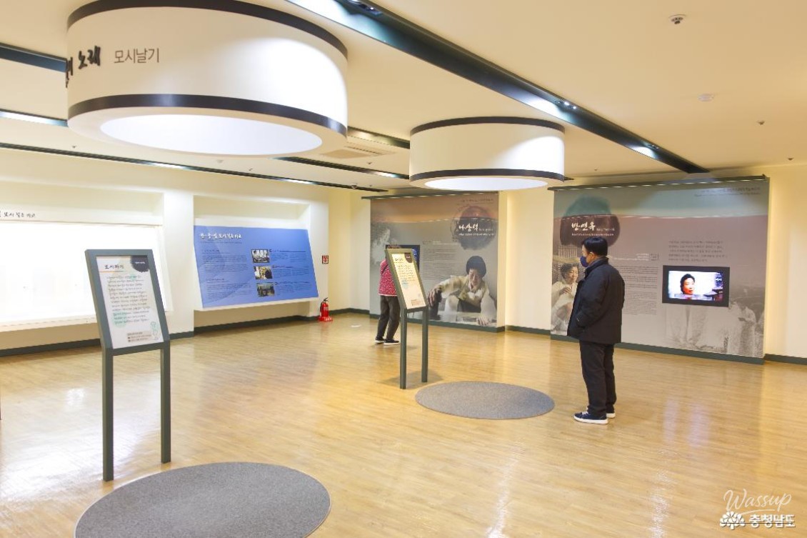 Exhibition detailing ramie history