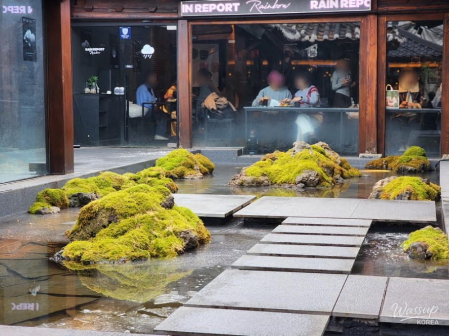 Crowded pedestrian path inside Ikseon-dong Hanok Alley