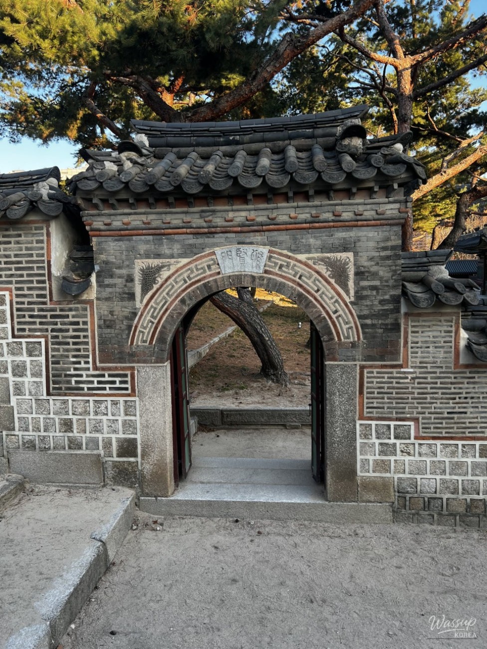 Exploring Deoksugung Palace: A Winter Visit_09