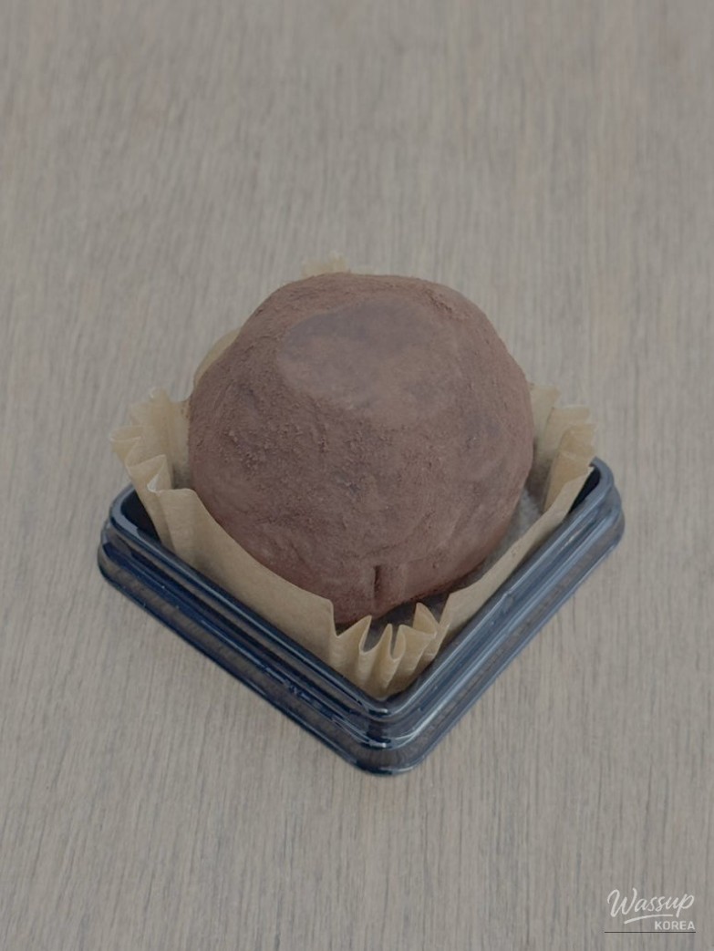 Cafe Du Daet interior atmosphere in the morning