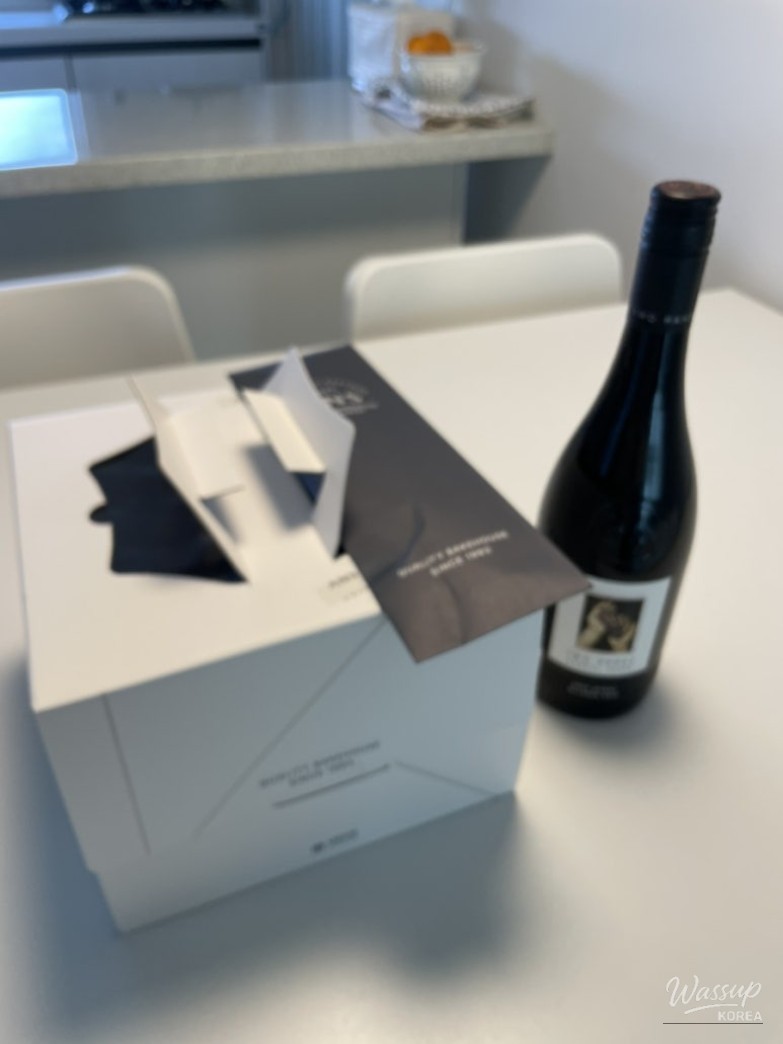 Cakes and wine received as year-end gifts