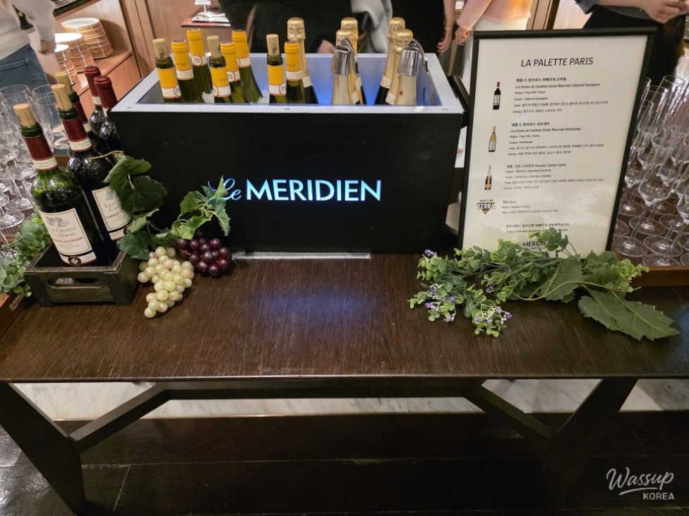 Strawberry dessert buffet at La Palette Paris Le Meridien Seoul