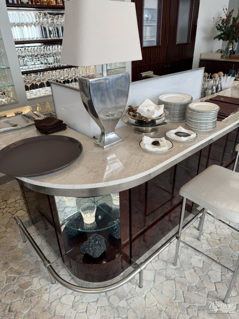 Art exhibitions and gatherings with friends