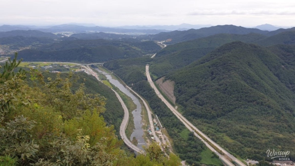 Cliffside winter view along the Tokkibi Trail in Mungyeong overlooking the Yeonggang River
