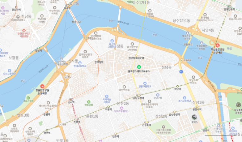 Indoor greenhouse atmosphere at Seoul Botanical Garden during winter