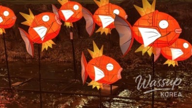 Various decorative sculptures and attractions along Cheonggyecheon festival route