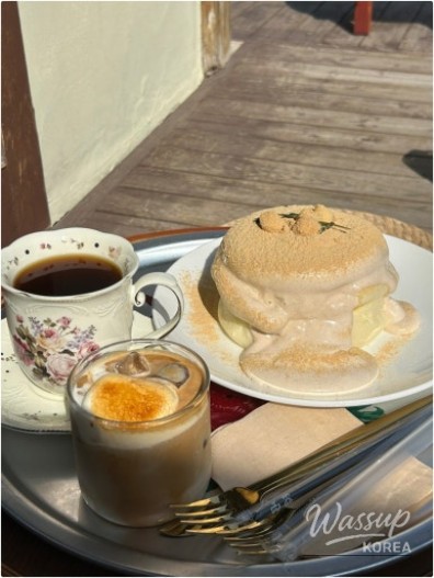 Close-up of fluffy strawberry soufflé with cream at Yangji Cafe