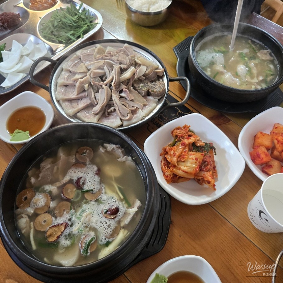 Exterior view of Seonjeongmun Pork Soup restaurant in Donggam-dong Busan