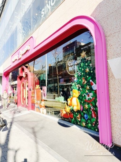 New York Cheesecake ice cream served in a crisp waffle cup