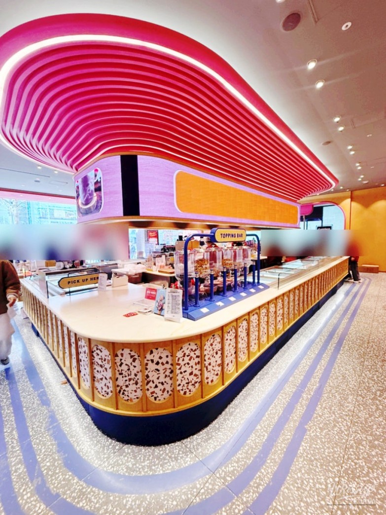 Relaxed seating area suitable for solo visits and casual dates in Seomyeon