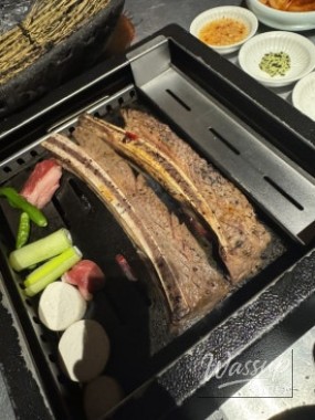 Mongtan premium ribs presented before grilling
