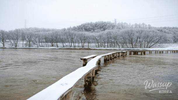Snow-covered Mu-seong Village in Yeongju with quiet winter night scenery